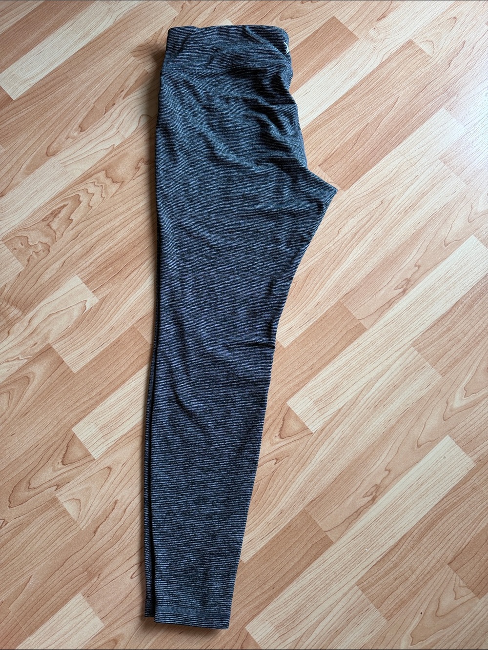 Old Navy Dark Heather Bkack/Gray Active Leggings